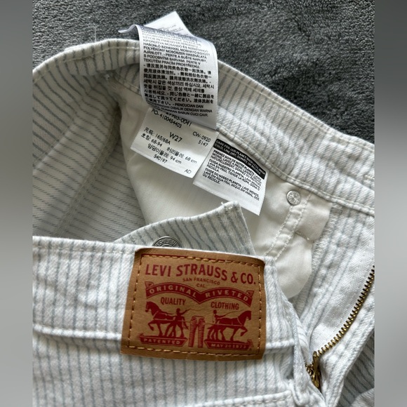 Levi’s Mid Length Shorts | 27 - Picture 3 of 4